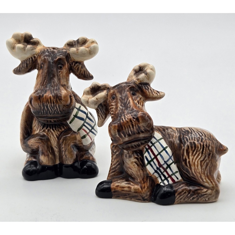 Moose Salt and Pepper Shakers Ceramic Set Plaid‎ Scarf Lodge Rustic Cabin Decor